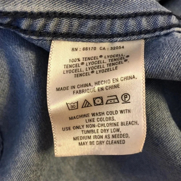 HOLDING HORSES Anthropologie Ikat Damask Boho Chambray Collard Button Down - Picture 8 of 8